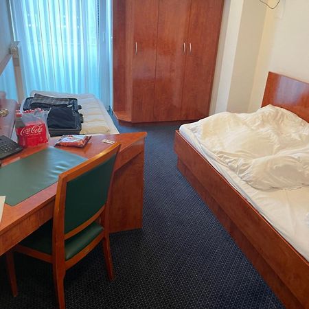 Hotel Merkenich โคโลญ ภายนอก รูปภาพ