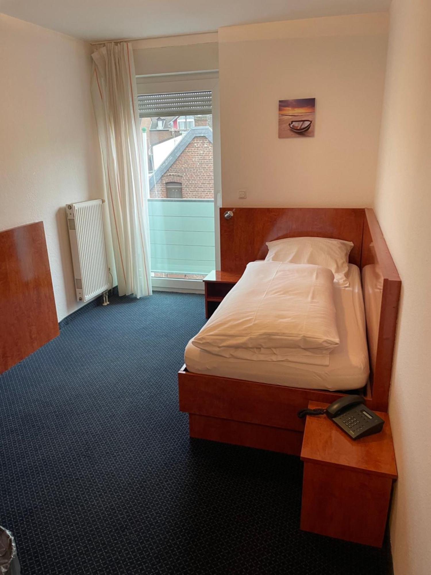 Hotel Merkenich โคโลญ ภายนอก รูปภาพ
