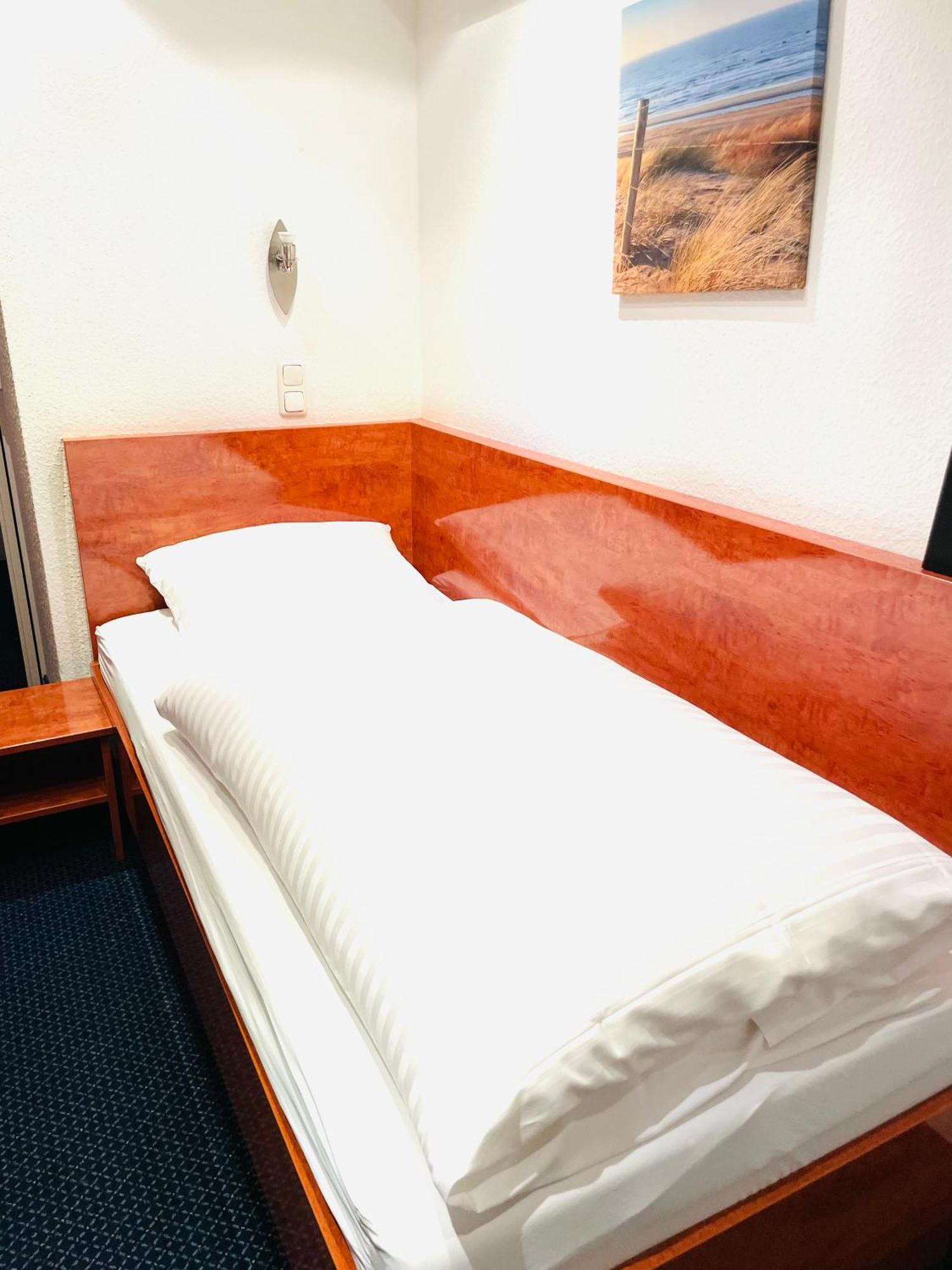 Hotel Merkenich โคโลญ ภายนอก รูปภาพ