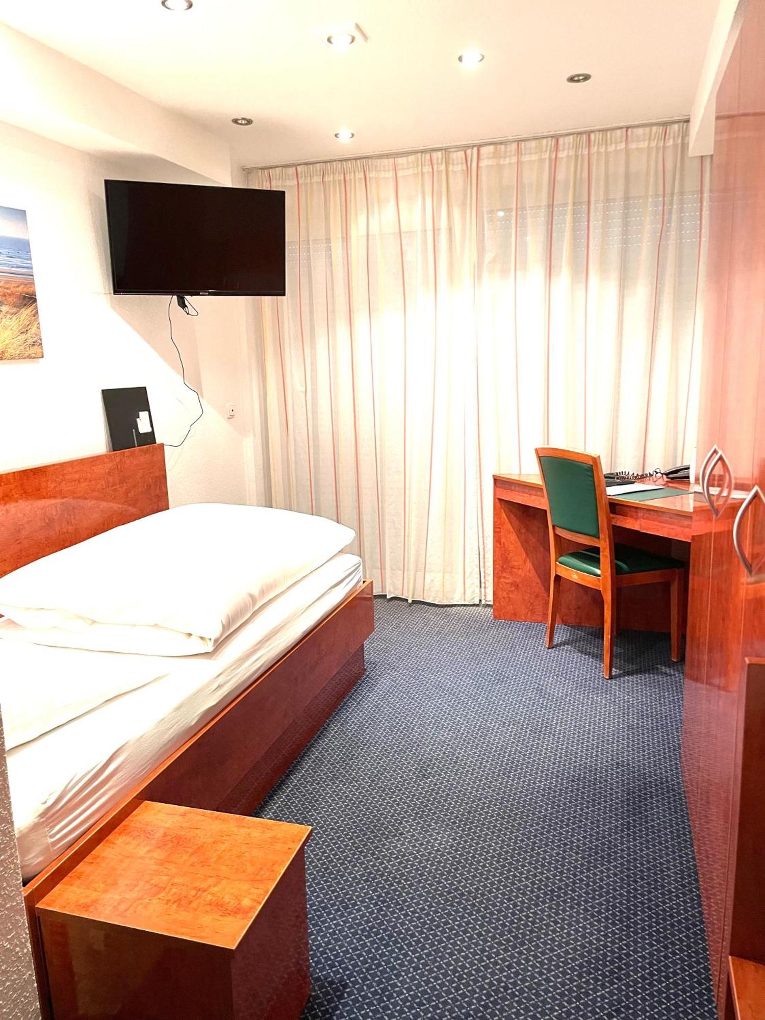 Hotel Merkenich โคโลญ ภายนอก รูปภาพ